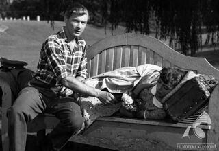Foto: kadr z filmu Ewa chce spać w reżyserii Tadeusza Chmielewskiego, 1957, fot. Jerzy Stawicki / Filmoteka Narodowa / www.fototeka.fn.org.pl