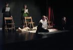 scena ze spektaklu „Noce Sióstr Bronte” - Studio Teatralne Siódemka, VII Liceum Ogólnokształcące, Bydgoszcz