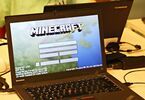 Laptop z grafiką Minecraft