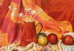 Obraz w barwach pomarańczowo czerwonych przedstawiający dzbanek i owoce