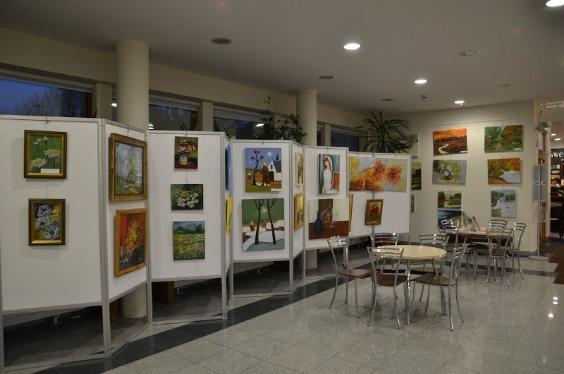 Wystawa UTW: Kobieta kobiecie