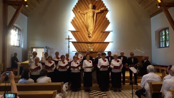 Koncert zespołów wokalnych podczas I Spotkania Chórów i Zespołów Targówka